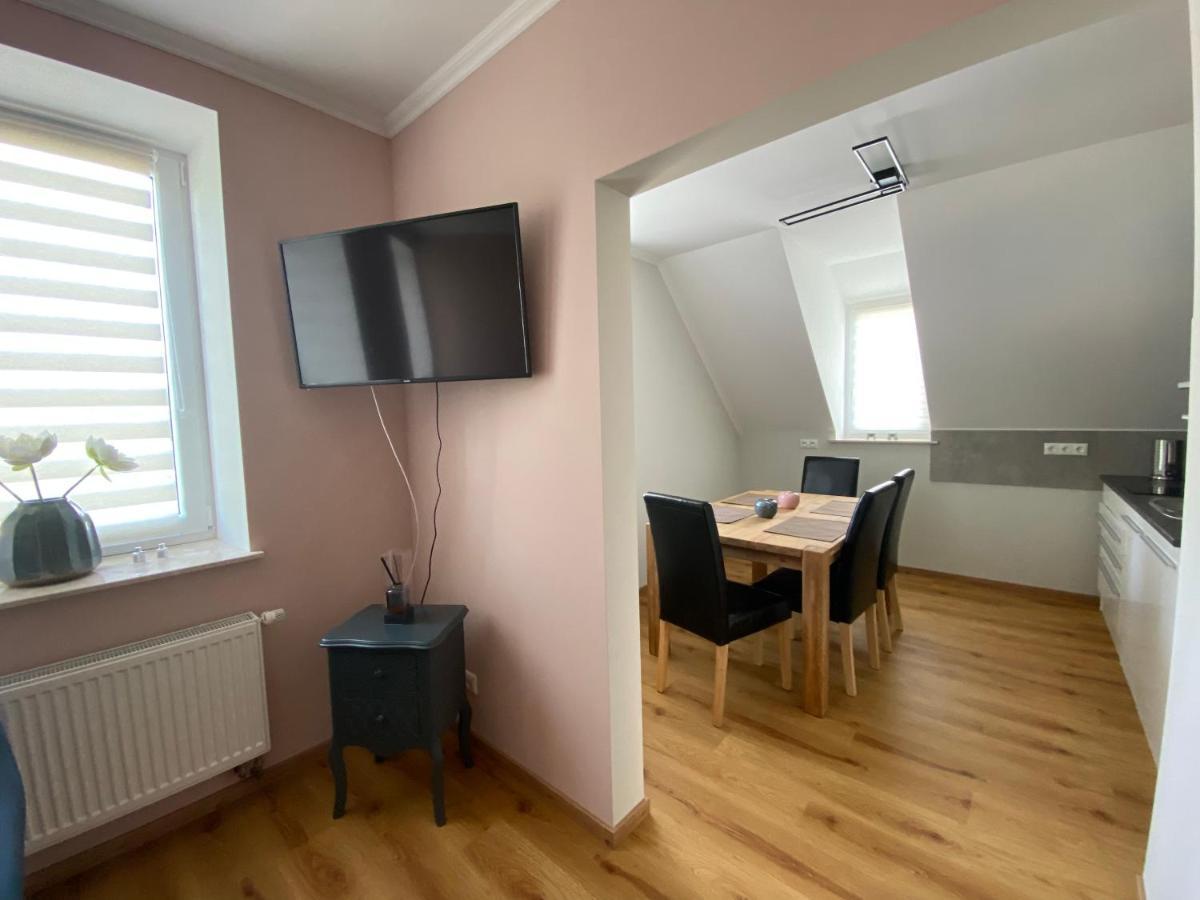 Schöne drei Raumwohnung. Hell,stilvoll, gemütlich. Borna Exterior foto